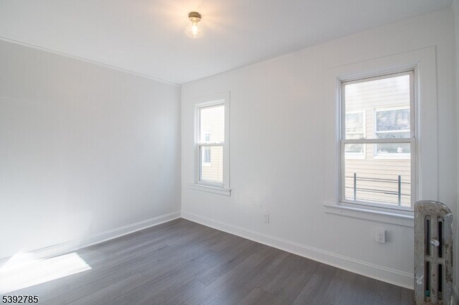 Building Photo - 93 21st St