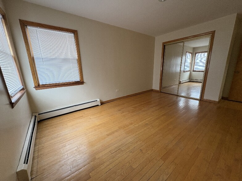 Building Photo - 8622 W Berwyn Ave