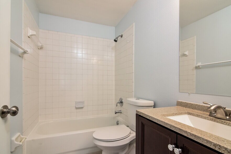 Building Photo - 1449 Mohrlake Dr
