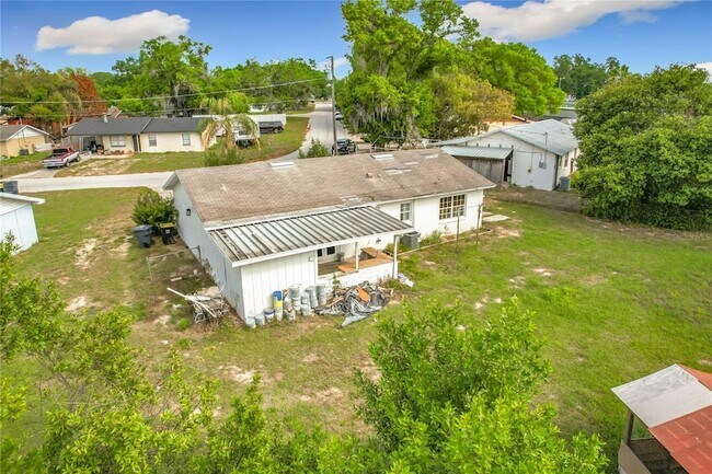 Building Photo - 201 Valencia Dr