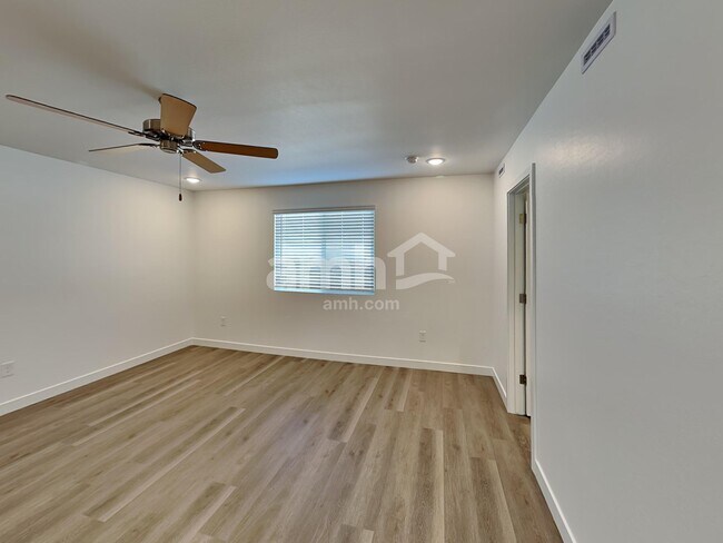 Building Photo - 9748 W Parkway Dr