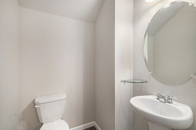 Building Photo - Stunningly Updated 3-Bedroom, 2-Bathroom T...