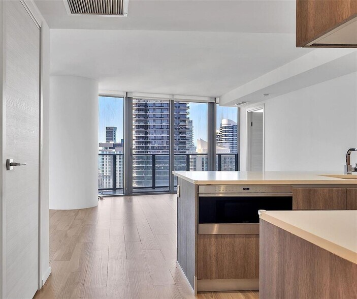 Building Photo - 801 S Miami Ave