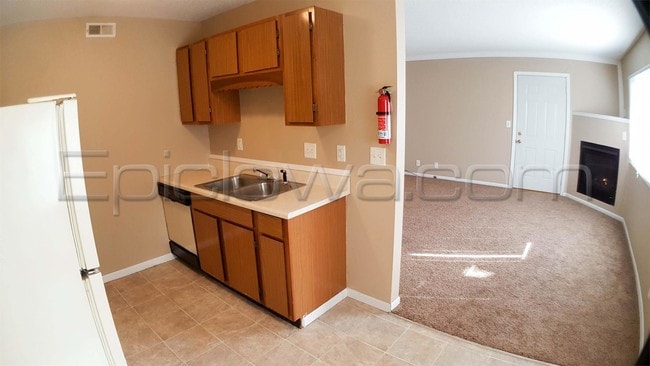 Building Photo - 1209 O Ave Pl NE