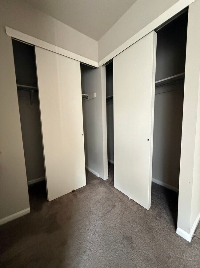Building Photo - 3 Bed / 2.5 Bath Highlands Townhome