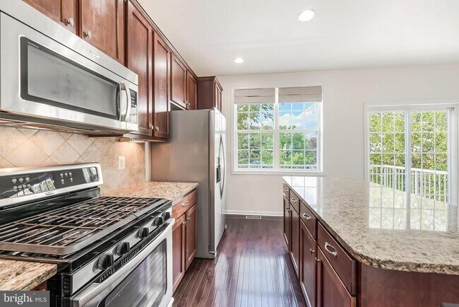 Building Photo - 43190 Loudoun Reserve Dr