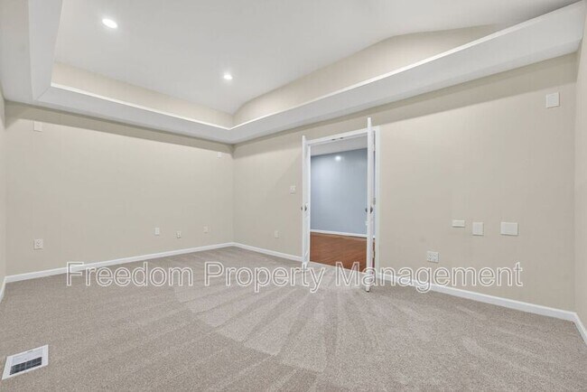 Building Photo - 8513 Thomas Dr