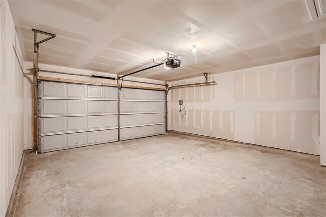 Building Photo - 117 Alamo Vine Ct