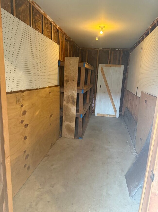 Building Photo - 2 bedroom possibly 3 with oversized Garage/Work Shop in Newville