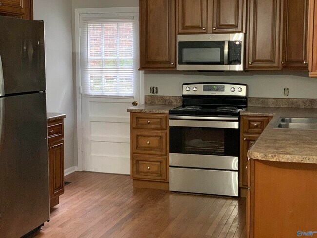 Building Photo - 2602 Vinyard St NE