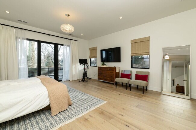 Building Photo - 6136 Falabella Wy
