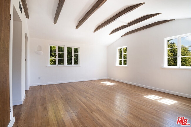 Building Photo - 731 San Vicente Blvd