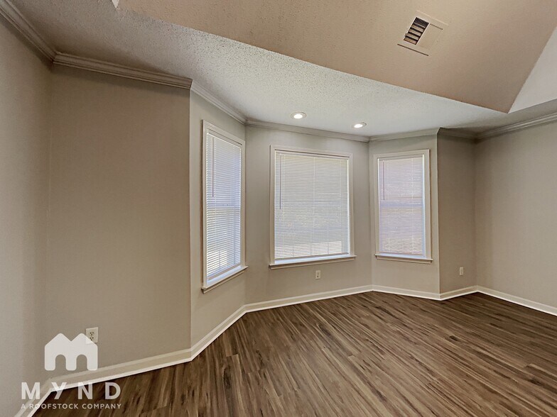Building Photo - 4811 Migaldi Dr