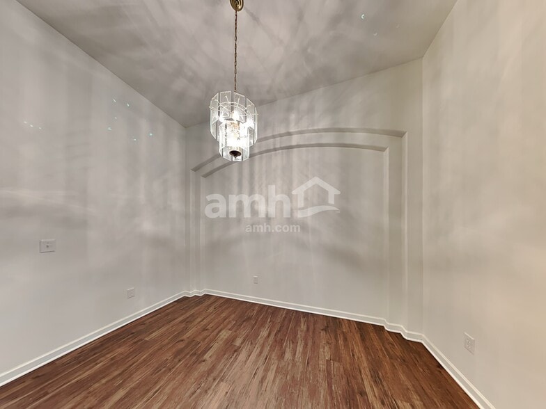 Building Photo - 16 Slow Creek Dr