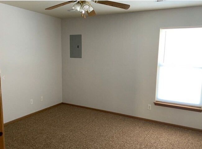 Building Photo - 835-835 Northstar Ct