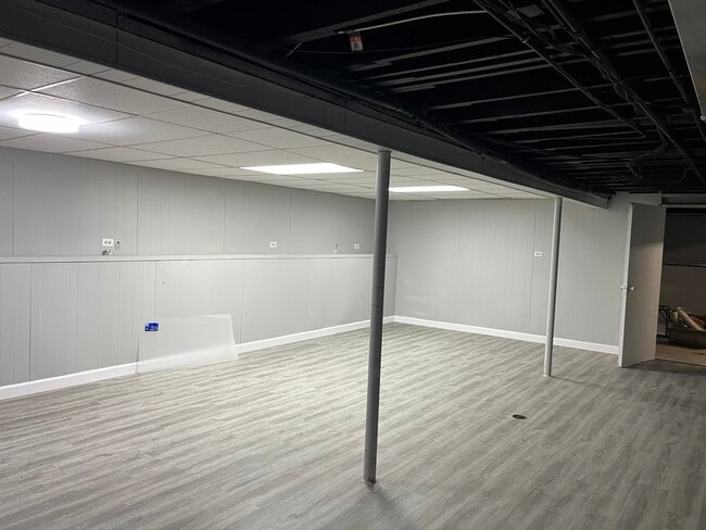 Building Photo - 144 N Maple Ave