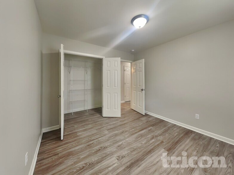 Building Photo - 705 Continental Dr