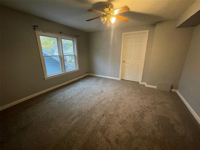 Building Photo - 1063 W 4th St