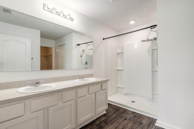 Building Photo - 109 Persimmon Dr