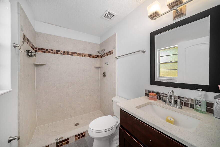 Building Photo - 1804 Orange Hill Dr