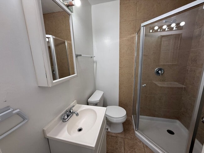 Building Photo - Huge 7 bed 3 bath house on Adobe (Lease ou...