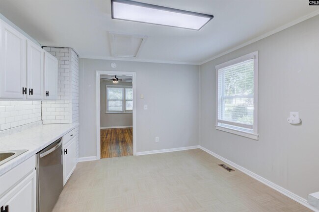 Building Photo - 322 S Kilbourne Rd