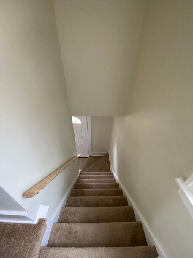 Building Photo - 14565 Hubbell Ave