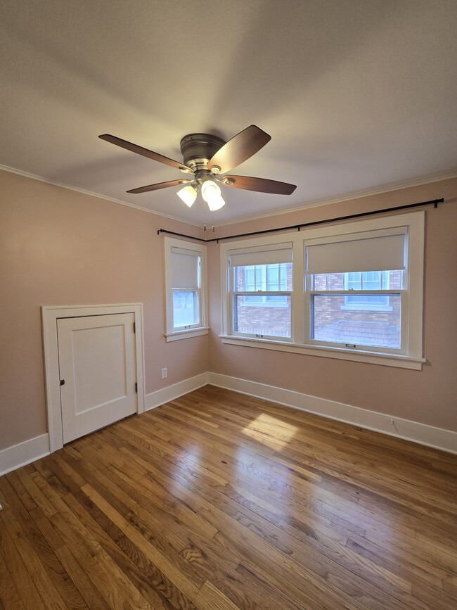 Building Photo - 1321 W Univ Ave