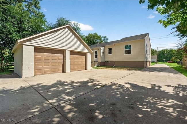 Building Photo - 286 Jaycox Rd
