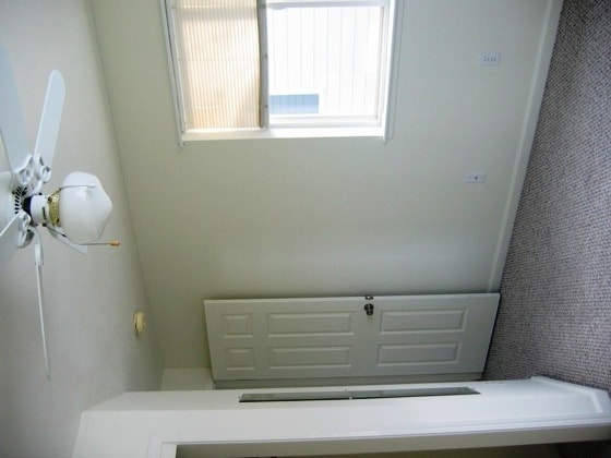 Building Photo - Spacious 3 bedroom townhouse