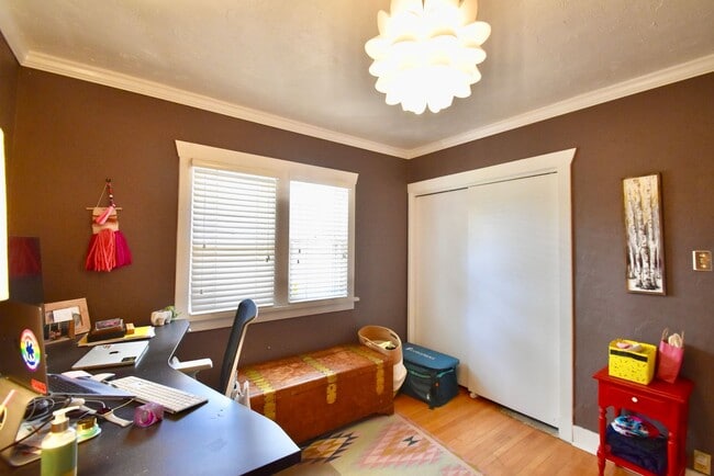 Building Photo - Newly Remodeled 4 Bedroom 2 Bath Home in Salt Lake City!!