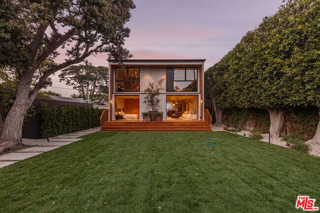 Building Photo - 23505 Malibu Colony Rd