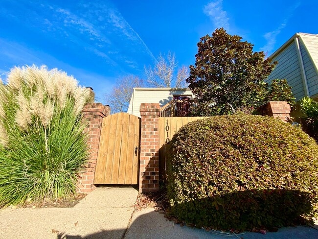 Building Photo - Spacious Condo One Mile to the Beach! One Living Level - Pet Friendly - Private Patio - Ready 05-...