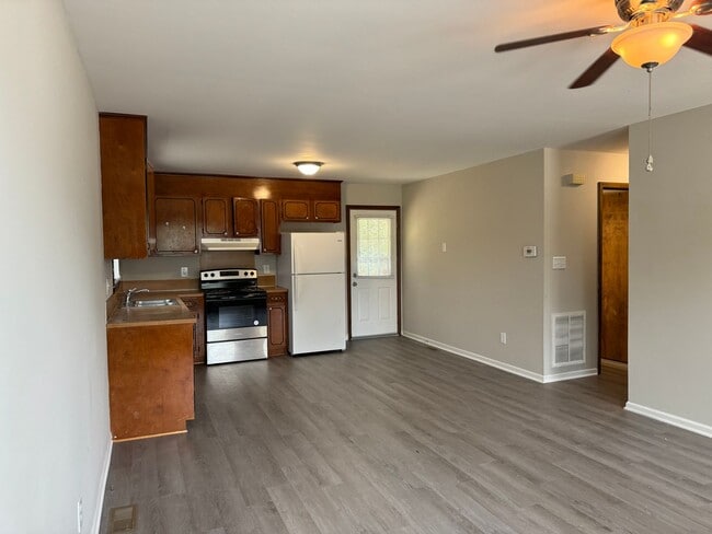 Building Photo - Two Bedroom Apartment in Lincolnton