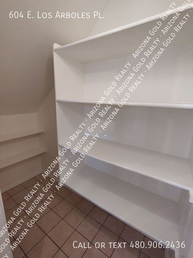 Building Photo - 604 E Los Arboles Pl