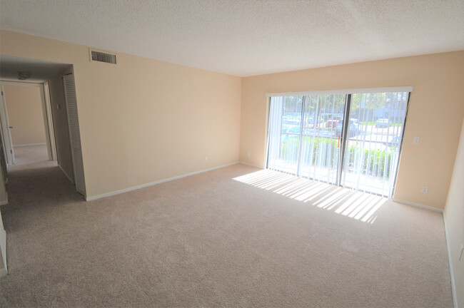 Building Photo - 2bed/2bath, Ground Floor Unit - AVAILABLE ...