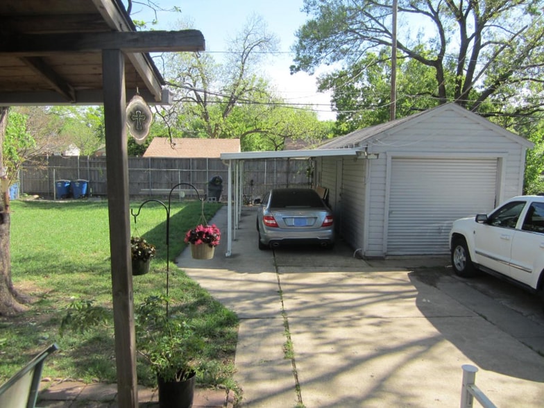 Building Photo - 3984 Park Ln