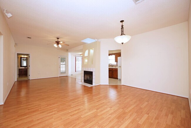 Building Photo - Great Location in Fort Walton Beach