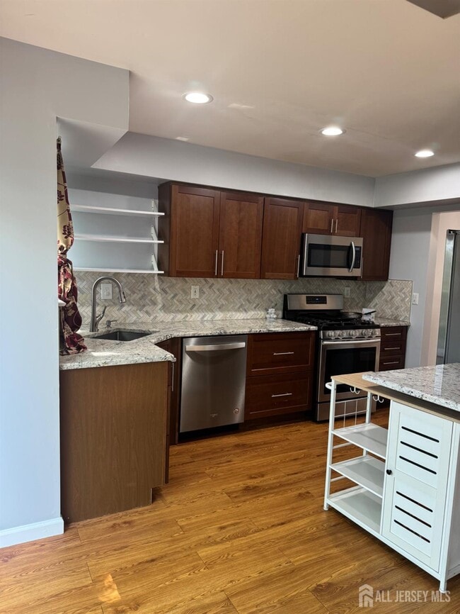 Building Photo - 16 Dawn Ct