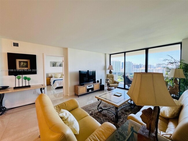 Building Photo - 3675 N Country Club Dr