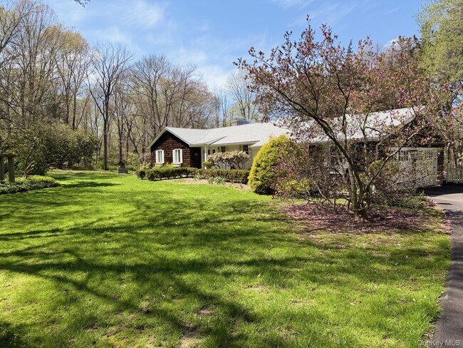 Building Photo - 9 Cedar Hill Rd