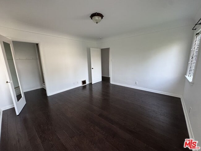 Building Photo - 326 N La Jolla Ave