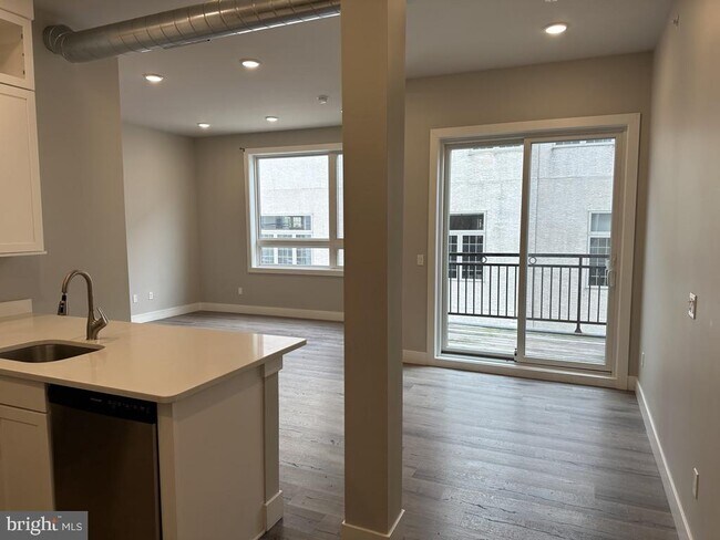 Building Photo - 907 Leland St