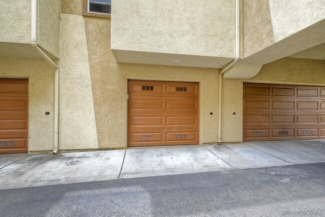 Building Photo - 579 Almond Rd