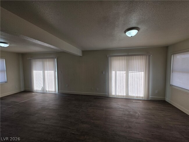 Building Photo - 1590 Mustang Dr