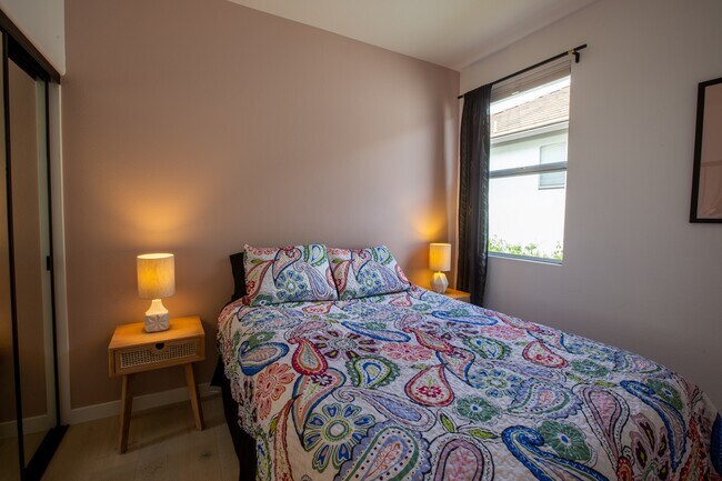 Building Photo - 593 Sweet Pea Pl