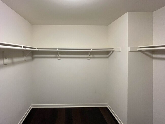 Building Photo - Luxury Townhome Centrally Located in Silver Lake! OPEN HOUSE JUNE 6TH, 2026 from 1:30 PM to 2:30 PM