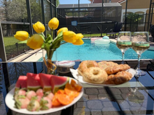 Building Photo - 4735 Vero Beach Pl