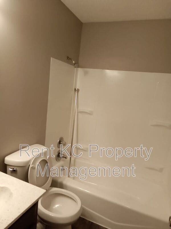 Building Photo - 7013 Orchard St