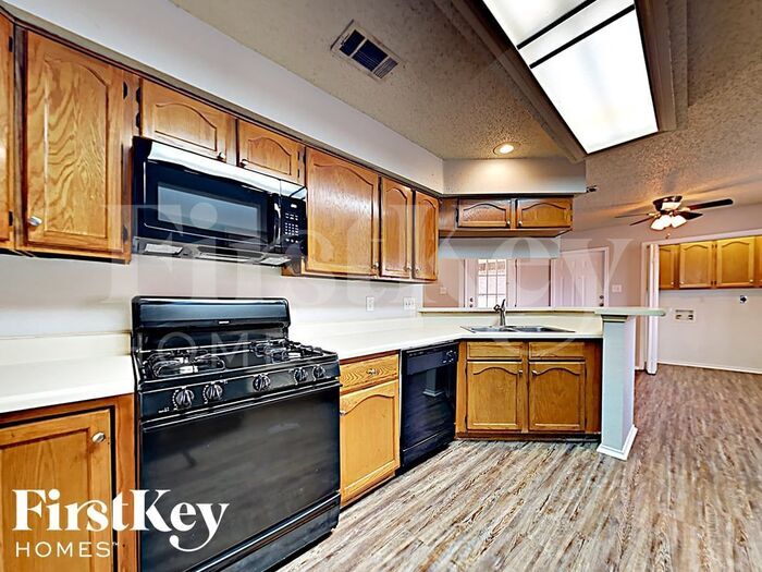 Building Photo - 936 Bluffview Dr